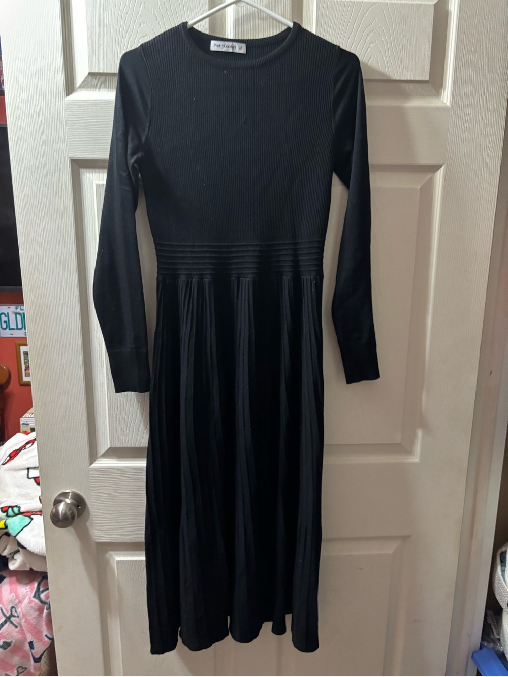 Black Long-Sleeve Midi Dress by Prettygarden